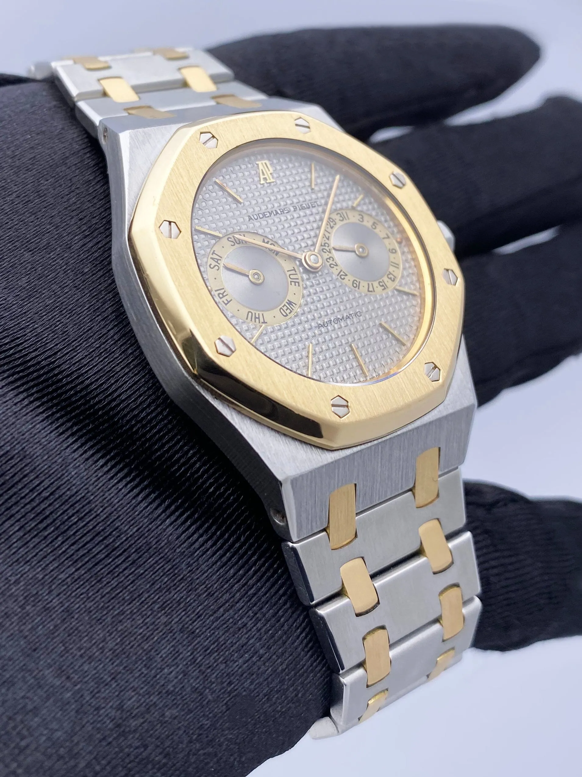 Audemars Piguet Royal Oak Day-Date 25572SA Mens Watch