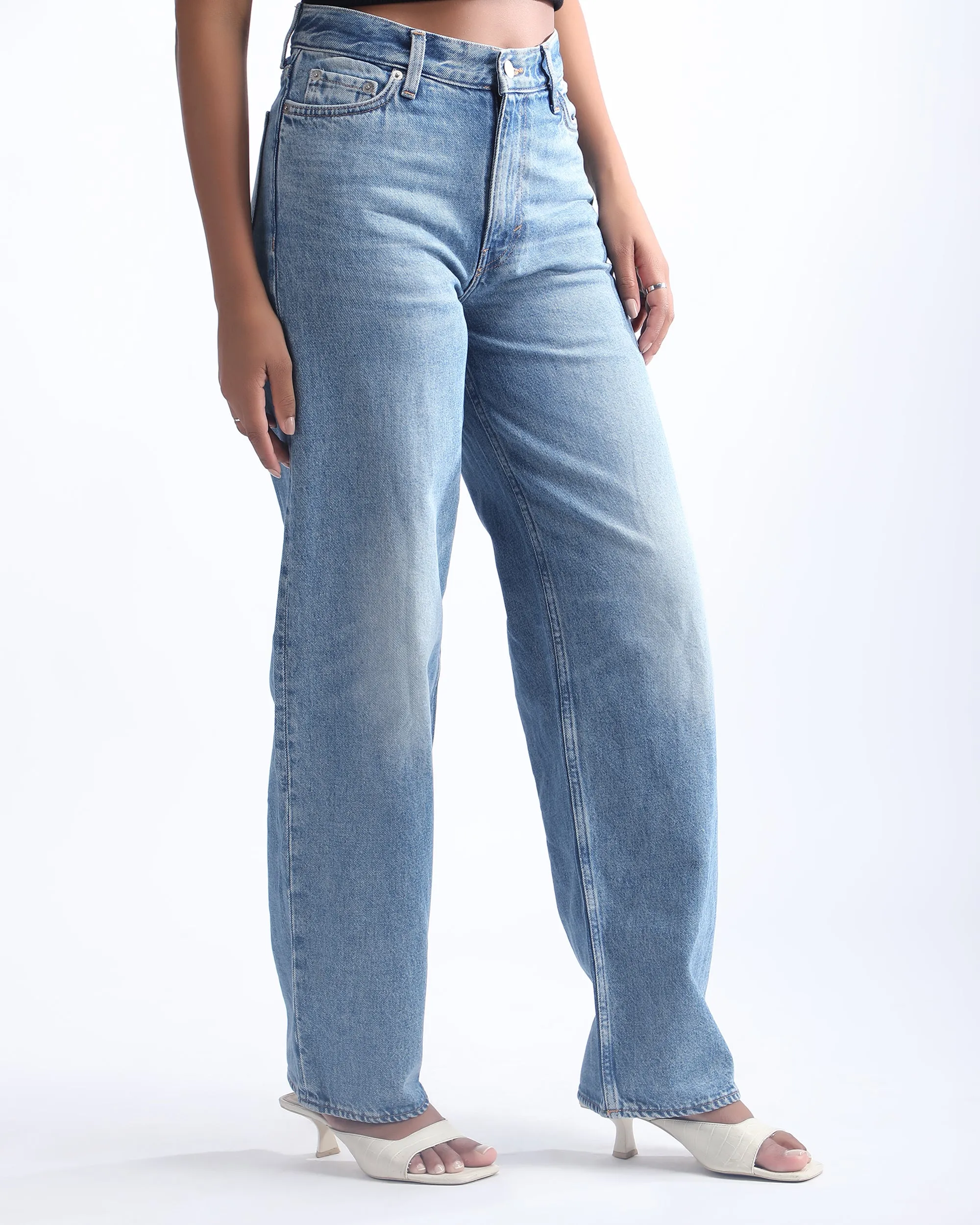 HIGH RISE MOM FIT JEANS