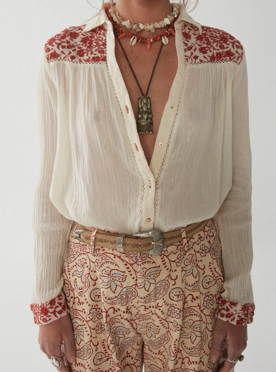 Sure! Here is the optimized title for the e-commerce product:

Chilly Charro Bob Blouse - Maison Hotel Collection by Adushka