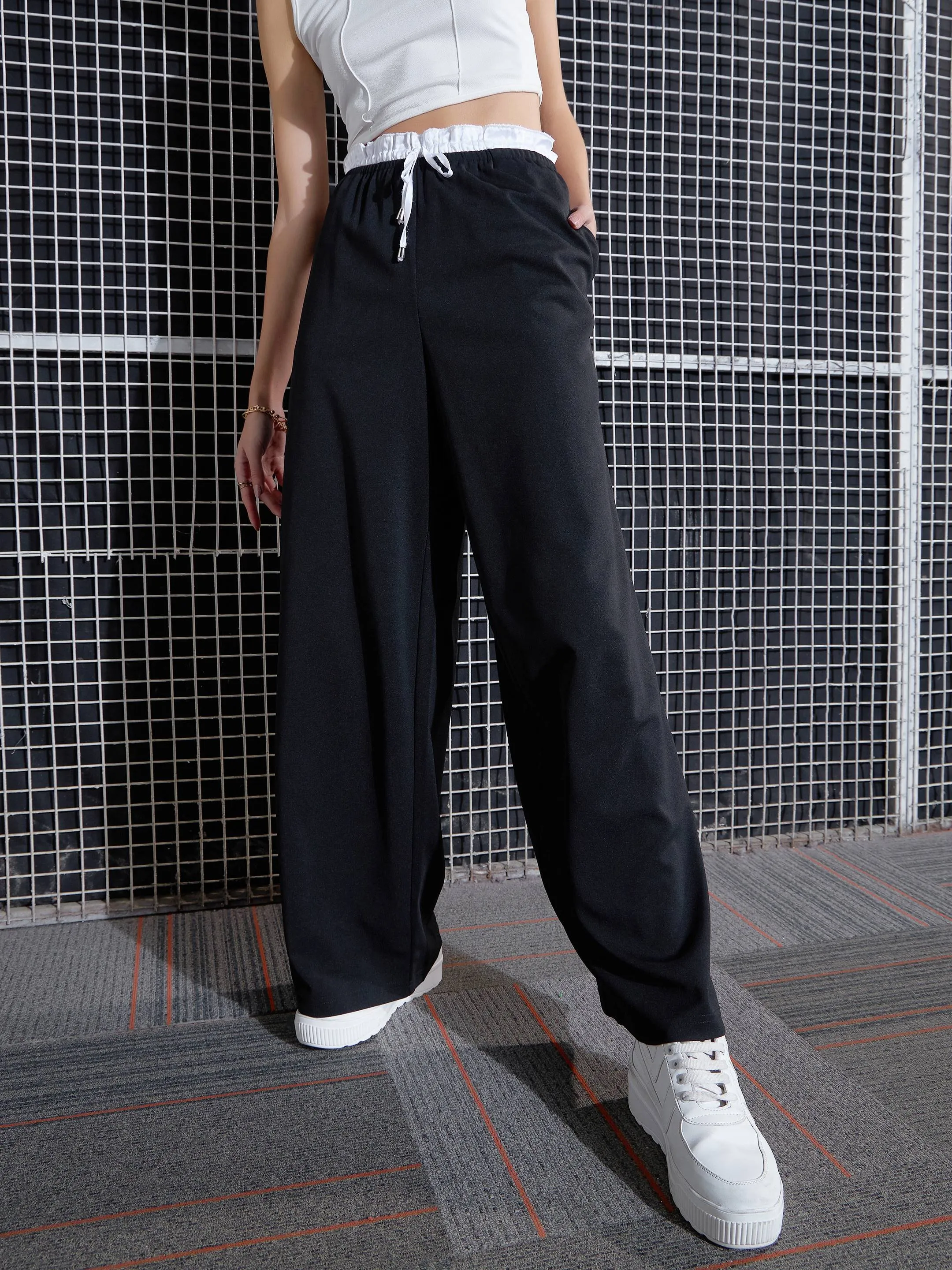 Women Black Contrast Paperback Waist Pants